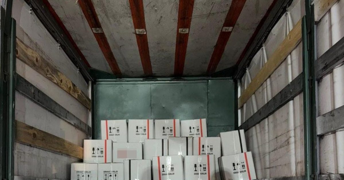 kocaelide 2400 litre etil alkol ele gecirildi b47lYxX6.jpg