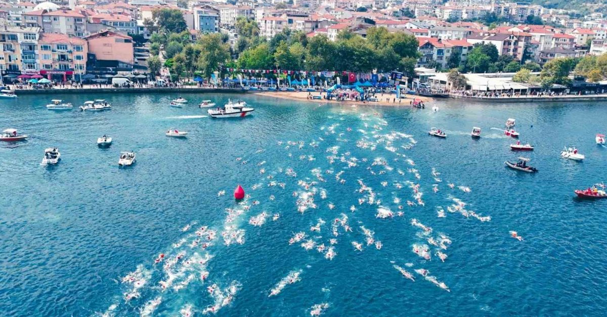 kocaelide 471 yuzucu izmit korfezini gecti PjzfTMcc.jpg