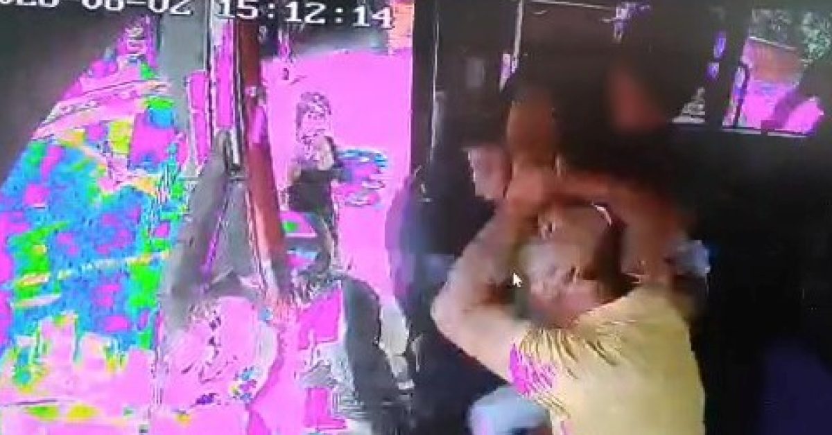 kocaelide halk otobusu soforune yumruklu saldiri RIk2wiSp.jpg