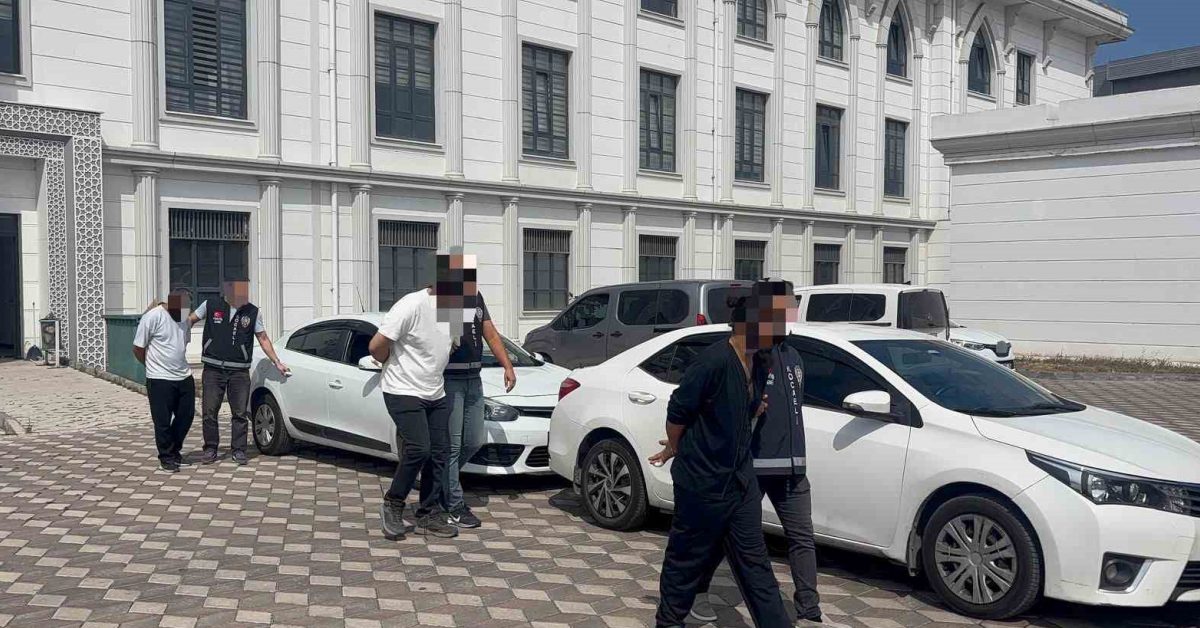kocaelide parkta bicakli saldiri bir kisi hayatini kaybetti bHEqAZhV.jpg