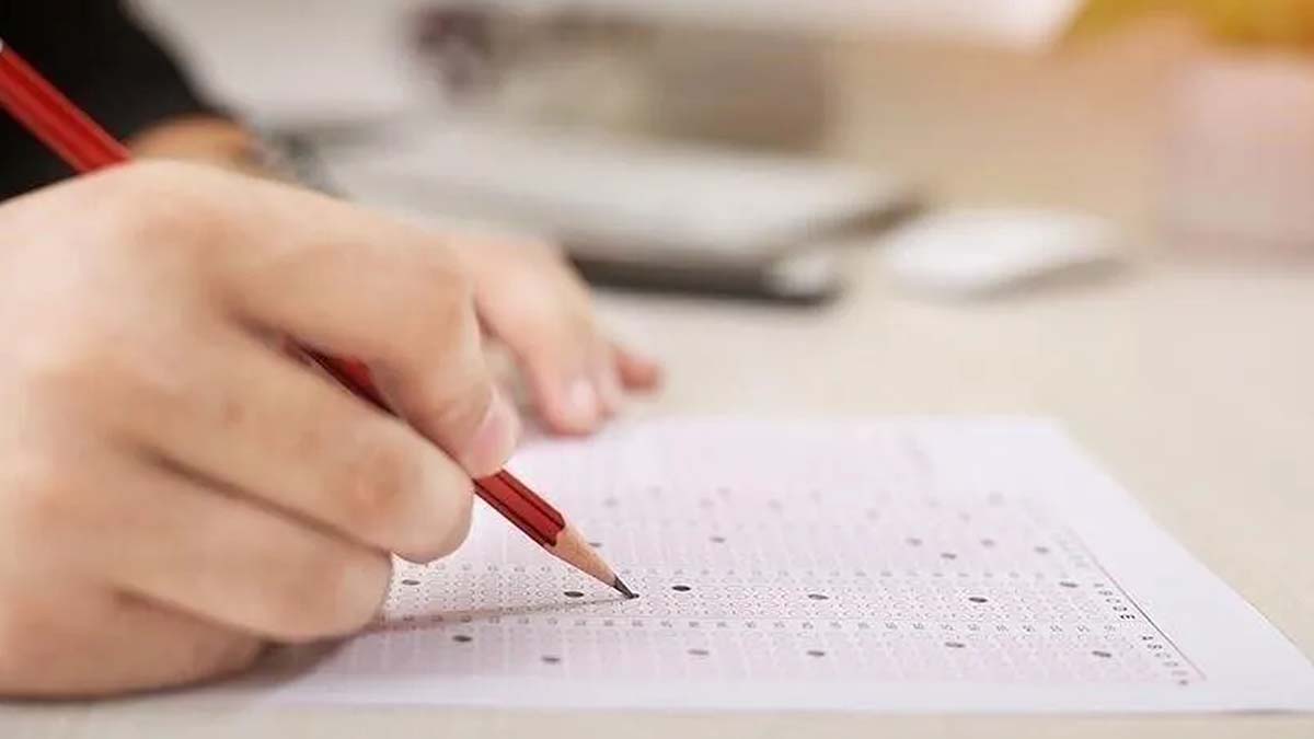 lgs sonuçları açıklandı LGS yerleştirme sonuçları açıklandı. Milli Eğitim Bakanlığı (MEB), 2026 Liselere Geçiş Sistemi (LGS) kapsamında yapılan tercihlerin ardından yerleştirme sonuçlarını ve boş kalan kontenjanları erişime açtı. Şimdi öğrenciler ve veliler için en önemli gündem, yerleştirilen okulun sorgulanması, boş kontenjanların incelenmesi ve nakil başvurularının nasıl yapılacağı. Sorgulama ekranına nerden ulaşılır, detaylar haberimizde.