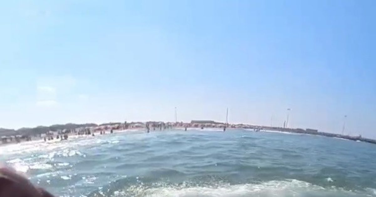 sakaryada denizde bogulma tehlikesi 2 kadin ve 1 cocuk kurtarildi mjFD2wz1.jpg