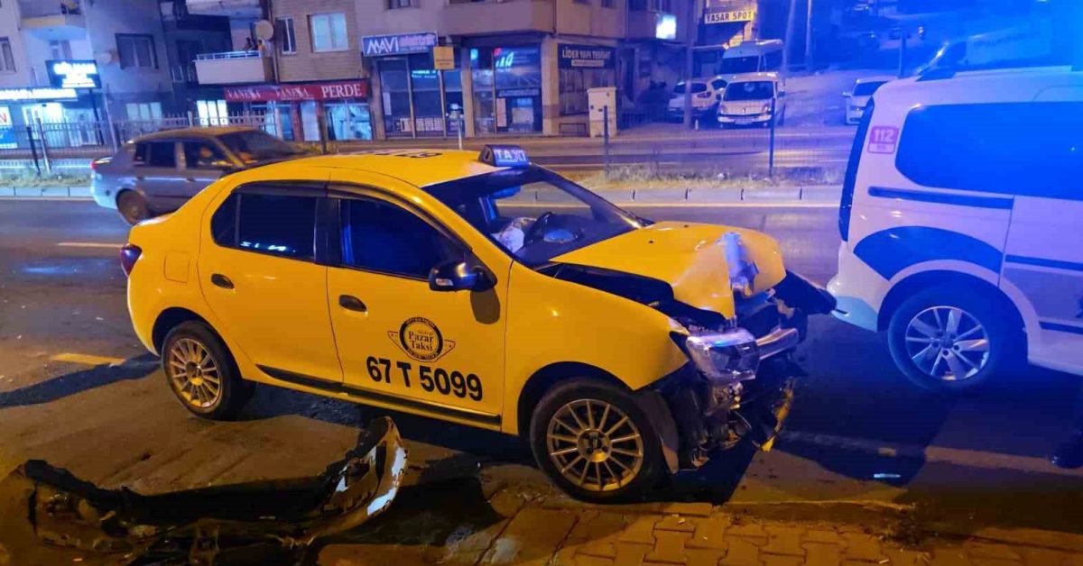 zonguldak ereglide ticari taksi ile otomobil carpisti 8iXhXWEI.jpg