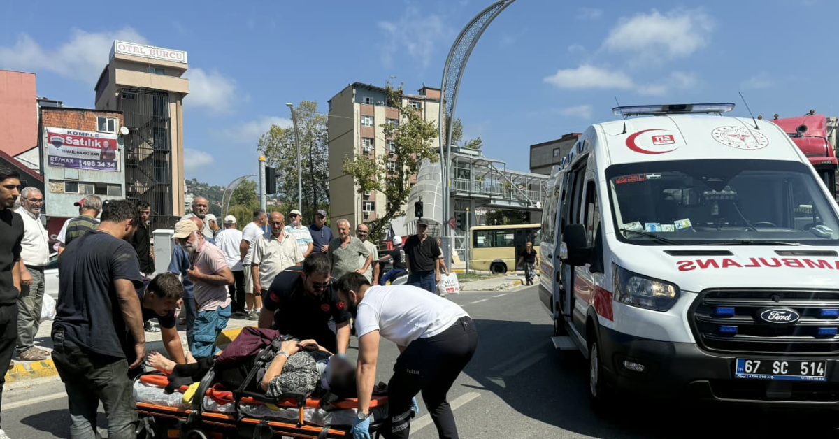 zonguldakta trafik kazasi otomobil yasli kadina carpti ClSsEe51.jpg