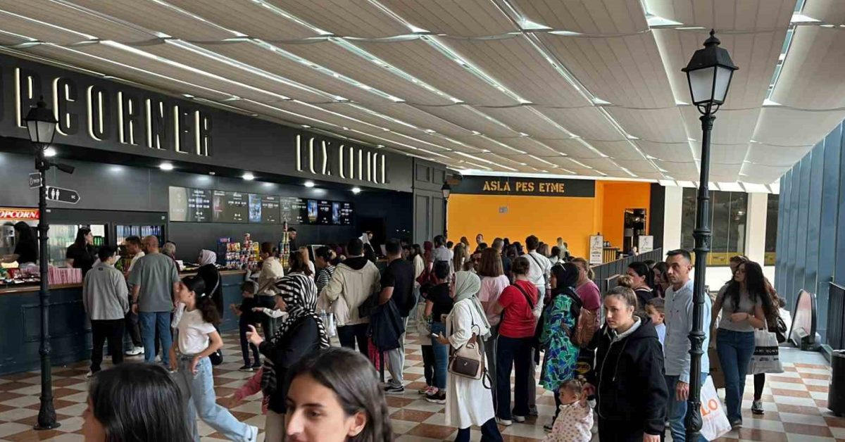 777 bin seyircinin bulustugu gnc turkiye sinema festivali sinema severleri costurdu YUUTx5sC.jpg