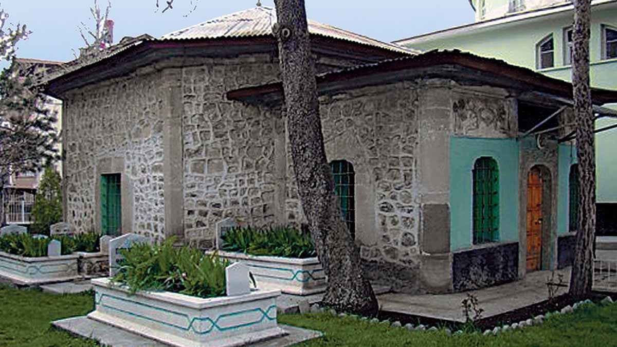 Geredeli Halil Efendi Türbesi