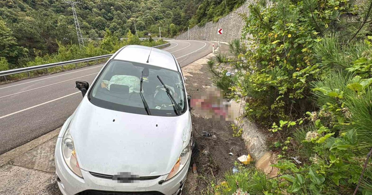 amasrada kontrolden cikan arac istinat duvarina carpti 3 yarali var Cm3KheHp.jpg