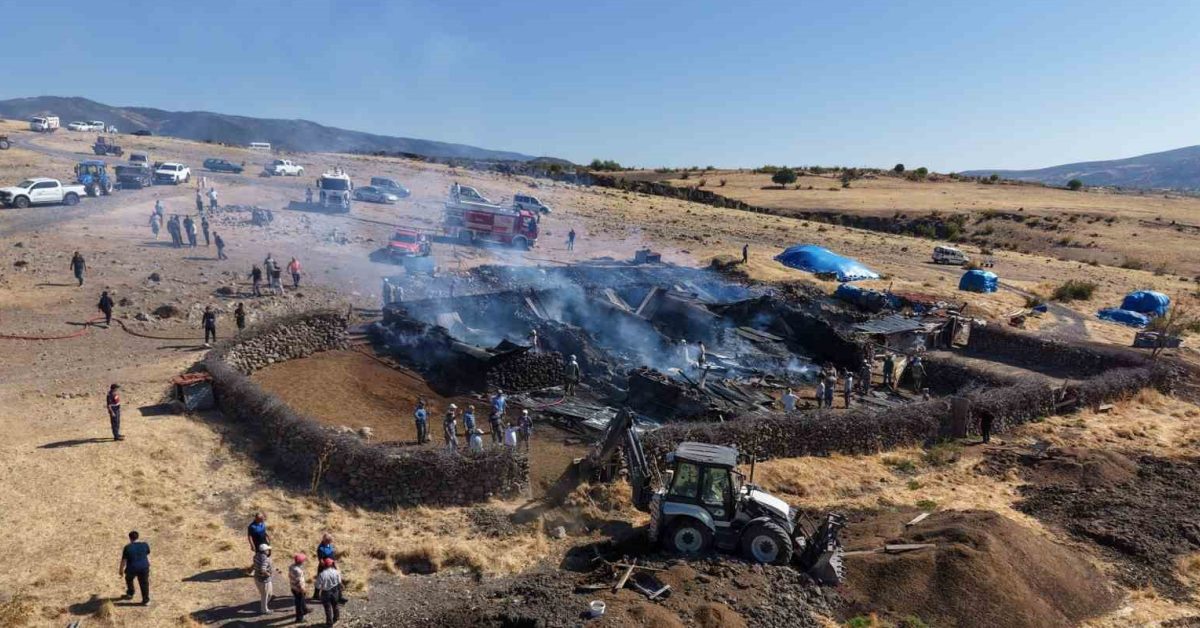 ankara gudulde korkunc yangin 30 keci ve 40 kuzu telef oldu AieUqPcF.jpg