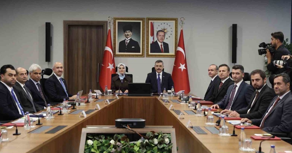 bakan goktas 81 ilin valisiyle gorustu vLbGLL5a.jpg