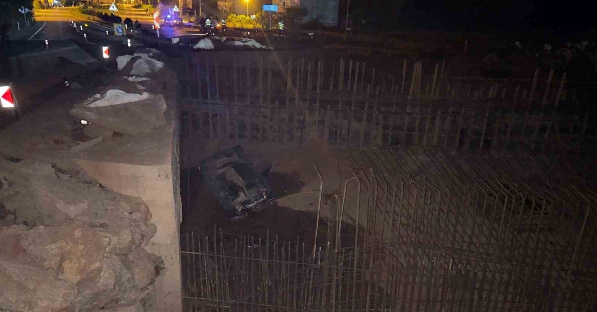 bartinda feci kaza otomobil 5 metre yukseklikten dustu T55JvIvf.jpg