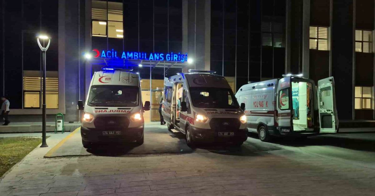 bartinda findik iscilerini tasiyan arac devrildi 8 yarali 4mkeE2b9.jpg