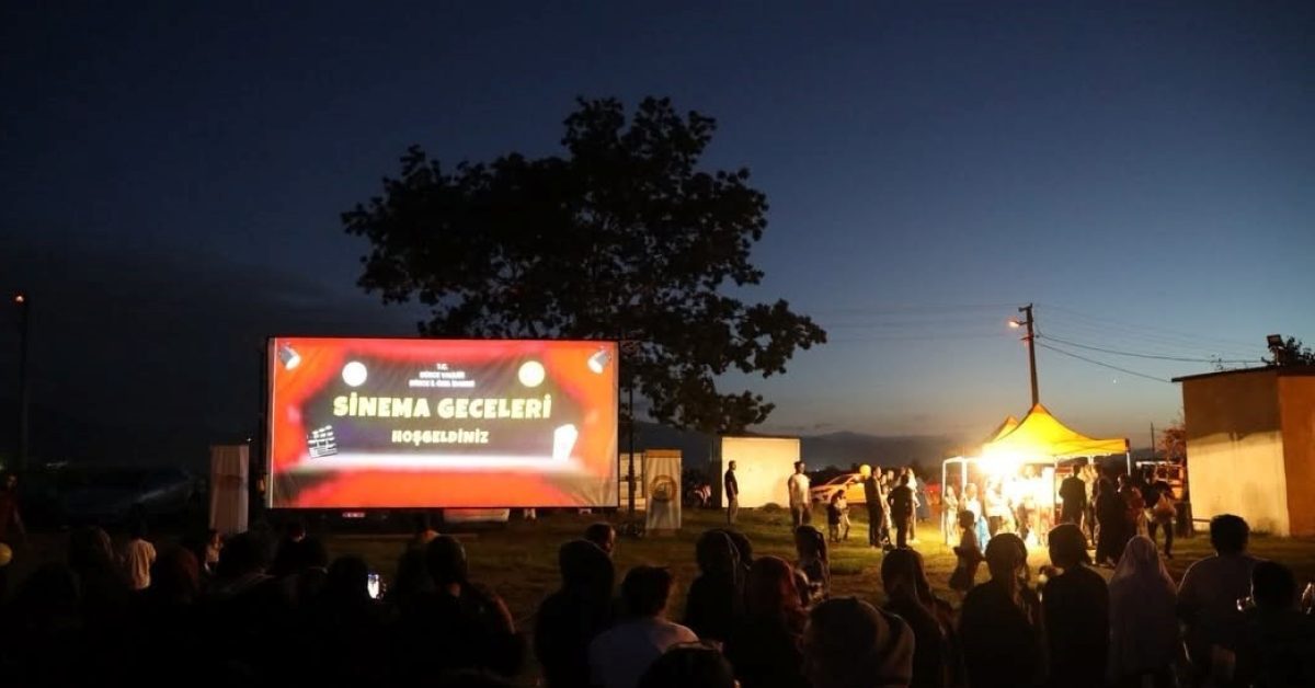 duzce hacialiler koyunde acik hava sinema etkinligi wRYS8CkL.jpg
