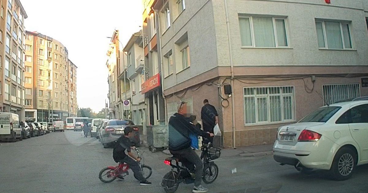eskisehirde bisikletli cocugun ani donusu tehlike yaratti dTyXlfkG.jpg