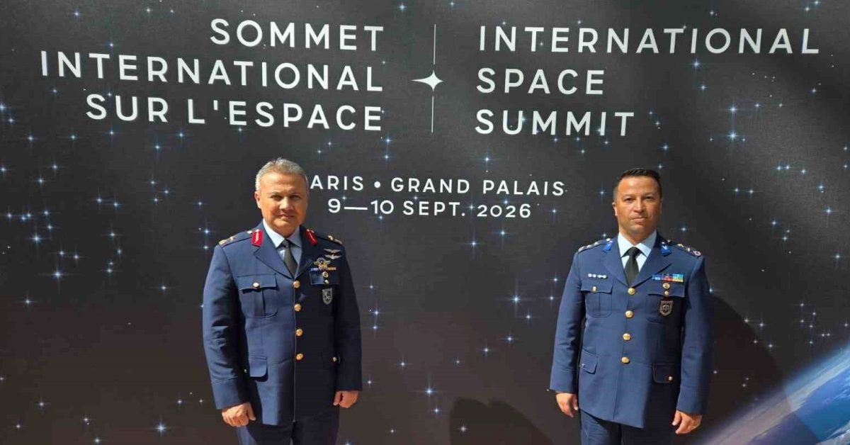 ilk turk astronot alper gezeravci turkiyeyi pariste temsil etti 6fDxVkUm.jpg