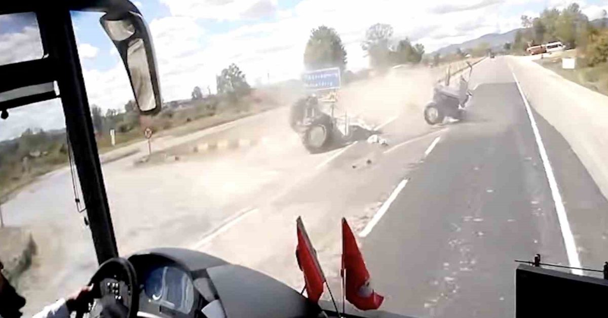 kastamonu taskoprude sok kaza traktor ikiye bolundu cp6yaqBY.jpg