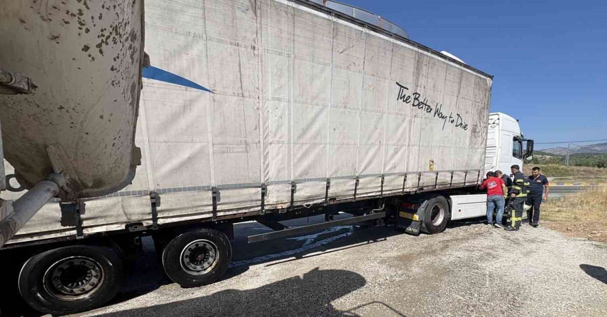 kastamonu tosyada tir yanginina beton mikseri mudahale etti KFfgDtD4.jpg