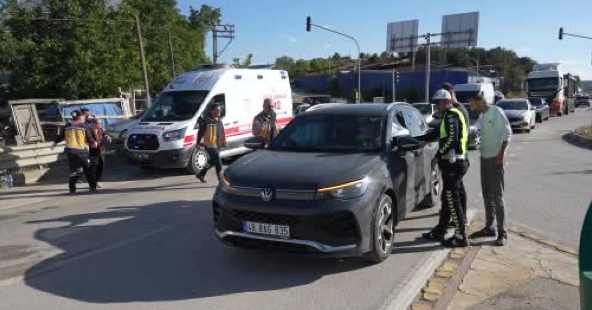 kastamonuda kavsakta korkunc carpisma iki yarali var zTykblut.jpg