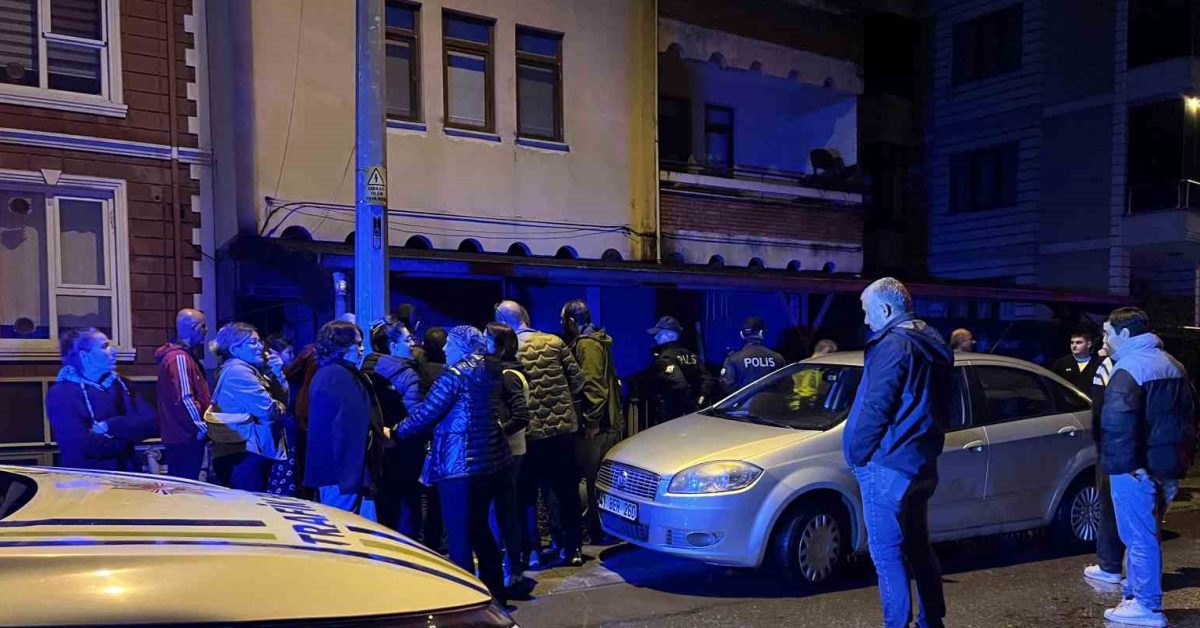 kocaeli izmitte toprak kaymasi 2 bina tahliye edildi 7dq2vMJk.jpg