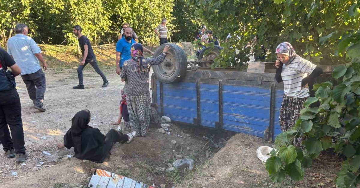 sakarya hendekte traktor devrildi 18 findik iscisi yaralandi lOvFzReb.jpg