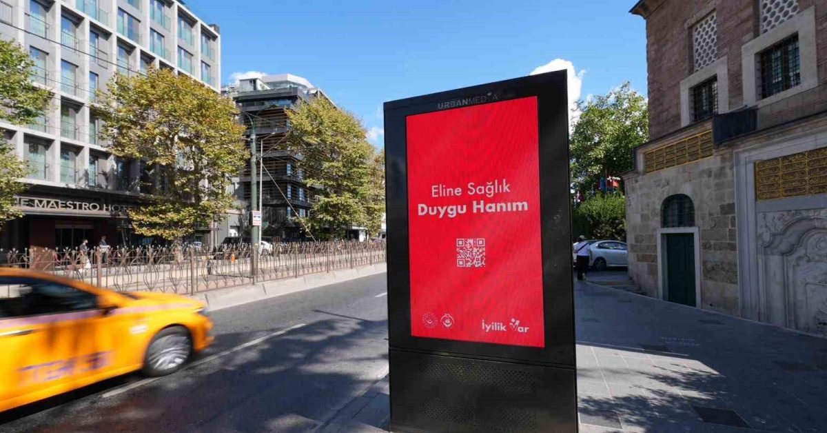 turkiye genelinde qr kodlu billboardlar merak uyandirdi qbsaPpUM.jpg