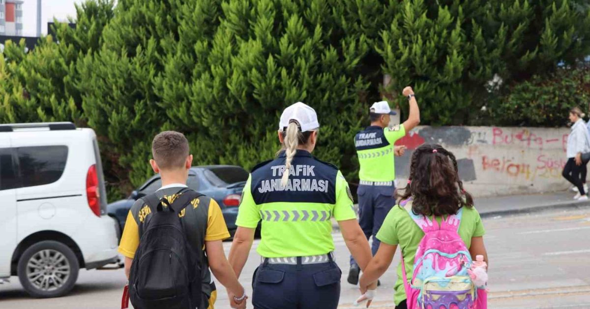 ankarada okul cevrelerinde 19 bin 854 kisi sorgulandi hKLBPtN5.jpg