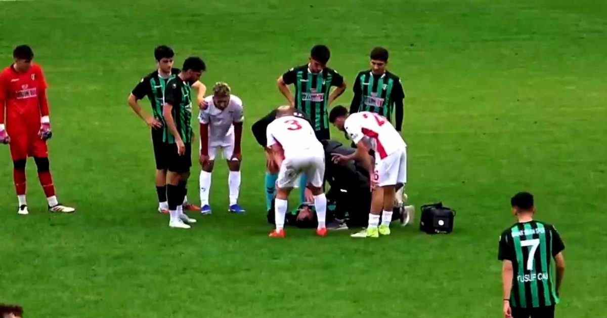 bartinda mac sirasinda kalp krizi geciren futbolcu hastaneye kaldirildi IiWqSijS.jpg