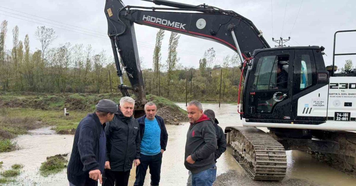 bartinda saganak ve firtina hayati felc etti sel baskinlari ve cati hasarlari yasandi S5Mz6R5b.jpg