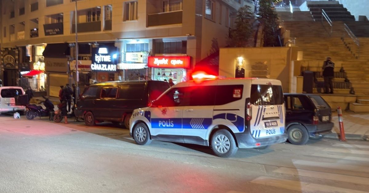 bilecikte kiz arkadasina sarilan kisiyi bicakladi 1kSvP5tD.jpg