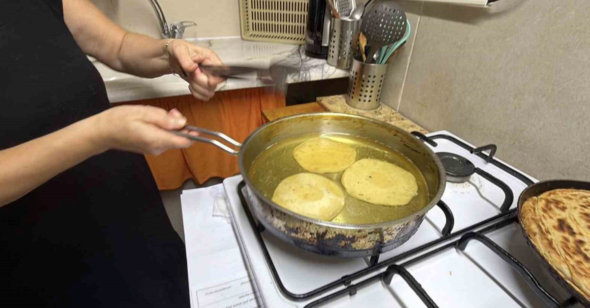 duzce akcakocada iki kiz kardes melenguccegi tatlisini yasatiyor 1fPnH6YV.jpg