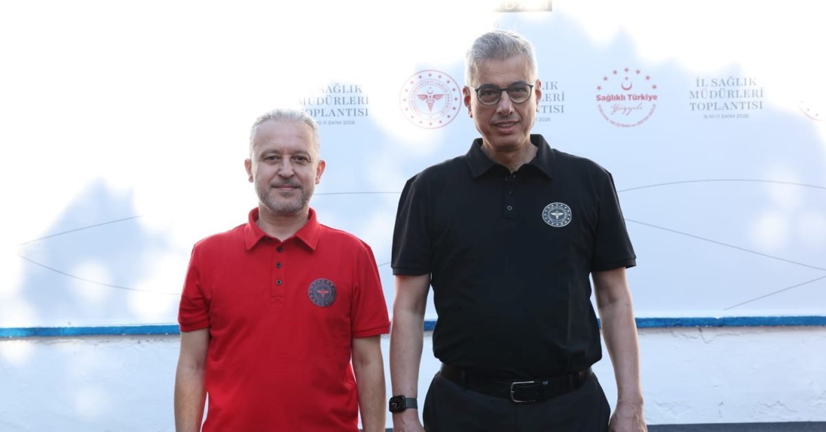 duzce il saglik muduru yilmaz bakan memisoglu ile bir araya geldi nEtgBrbr.jpg