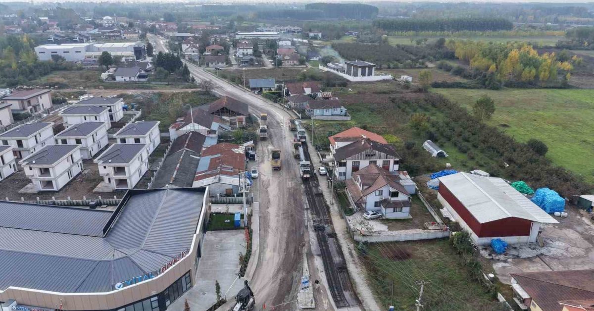 duzcede asfalt calismasi basladi 600 metrelik yol trafige kapatildi gP1BcEcE.jpg