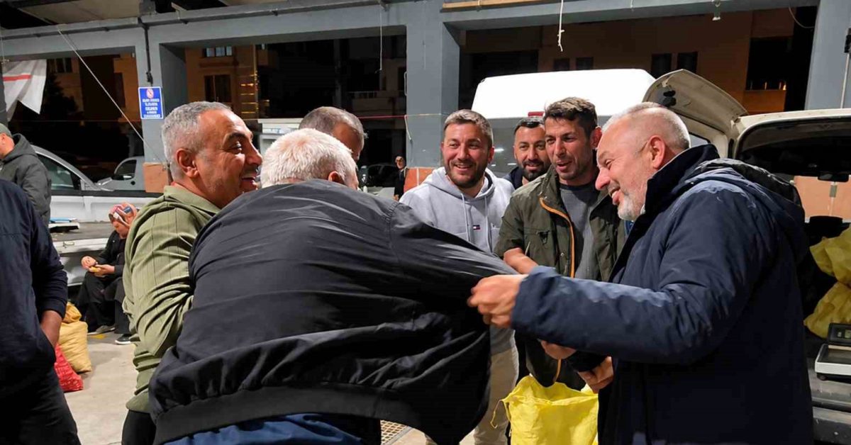 duzcede kestane pazarinda kiyasiya pazarlik gorenler kavga saniyor ZiI2eYcD.jpg