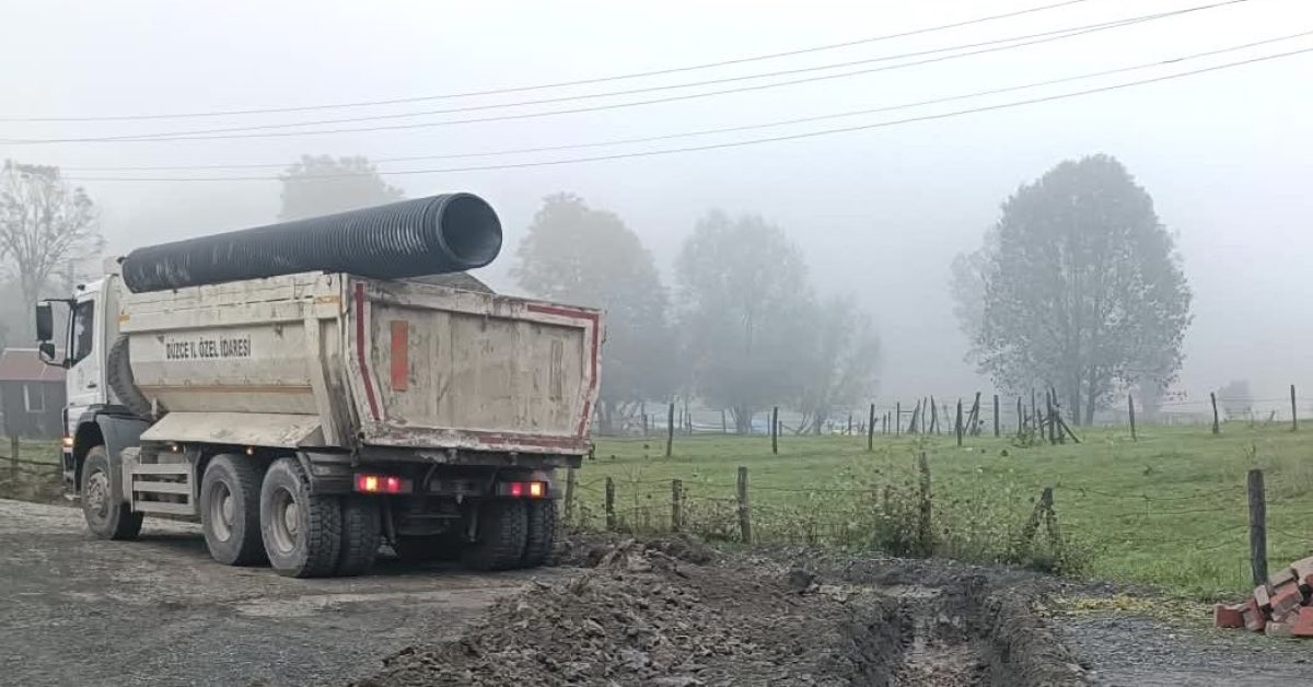 duzcede koy yoluna yagmur suyu duzenlemesi msfPl2LD.jpg