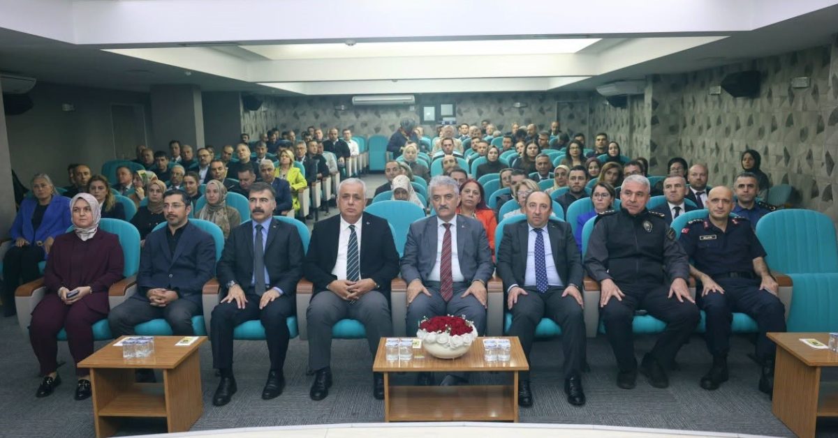 duzcede osmanli turkcesi egitimi icin bilgilendirme toplantisi U9TjuQc1.jpg