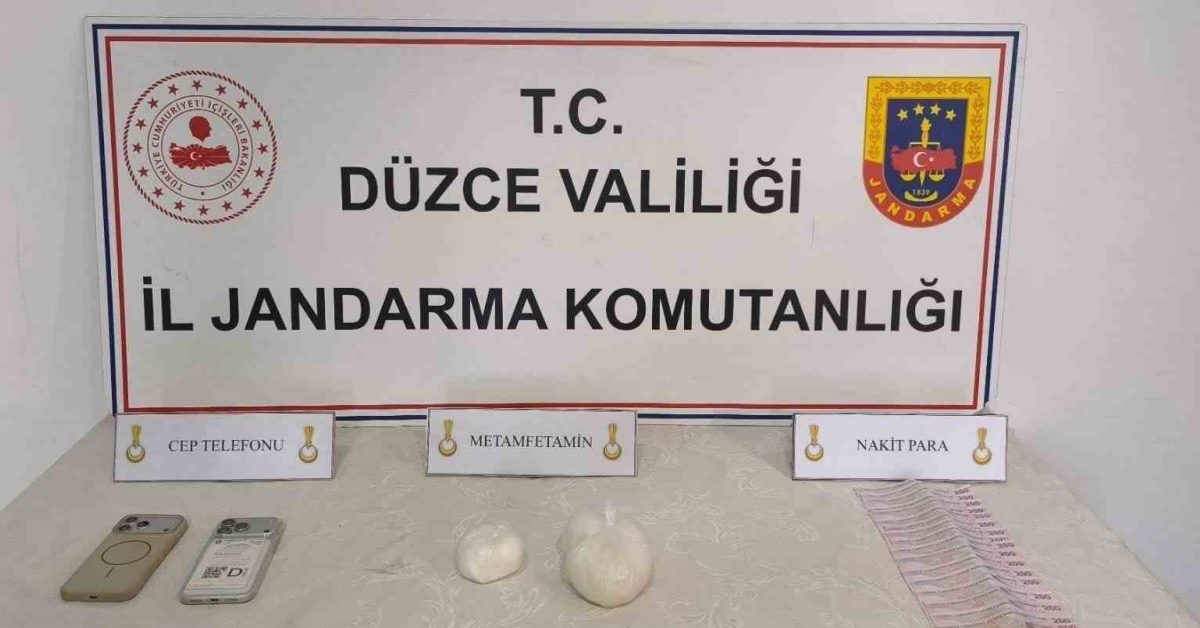 duzcede vites altindan uyusturucu cikti 2 gozalti R2kSizAf.jpg