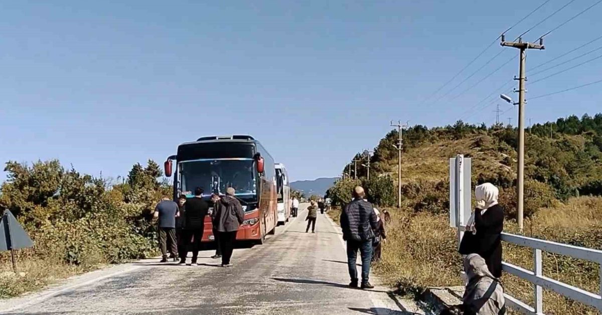 kastamonu bartin yolunda 14 aylik ulasim cilesi vatandaslar calismalarin tamamlanmasini istiyor 4ZGEvJgh.jpg
