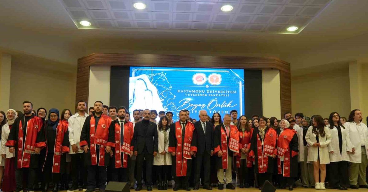 kastamonuda 70 veteriner fakultesi ogrencisi beyaz onluklerini giydi GpnmszKE.jpg