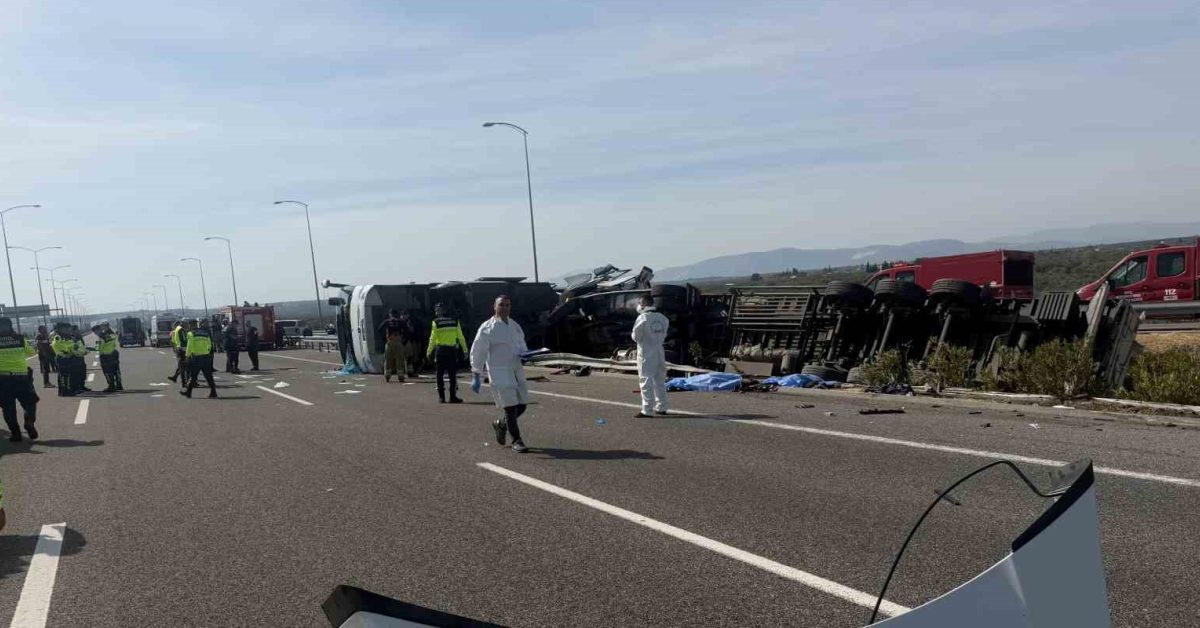 manisada feci trafik kazasi 11 olu 37 yarali 1YHDOVav.jpg