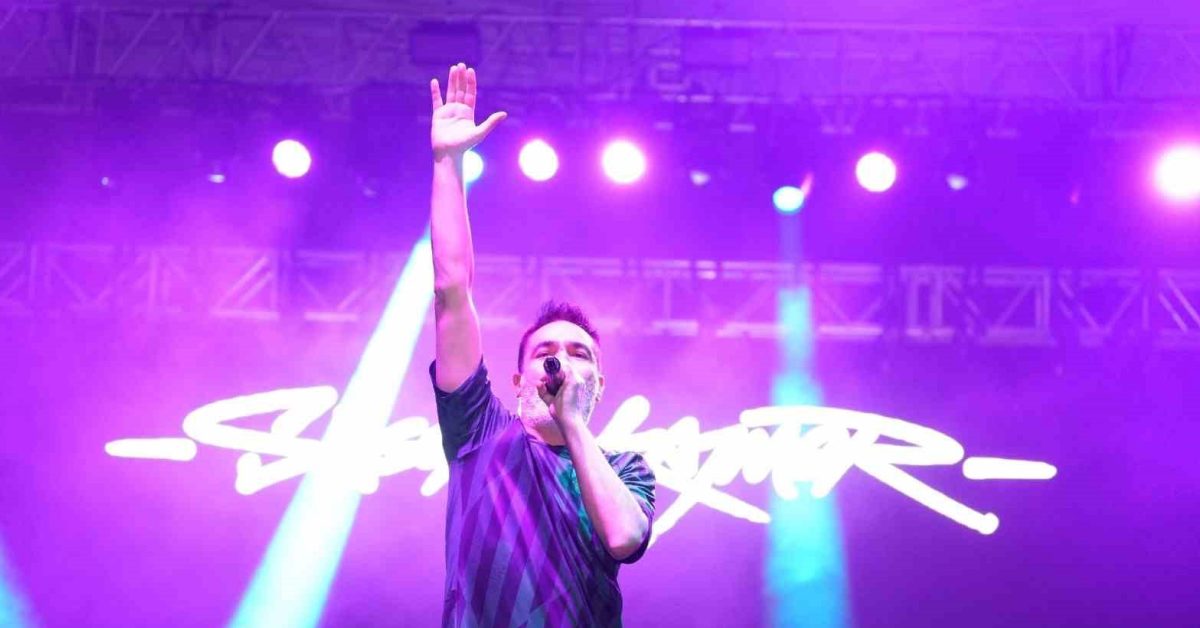 sagopa kajmer izmitte saganak altinda sahne aldi CNVrDjhF.jpg