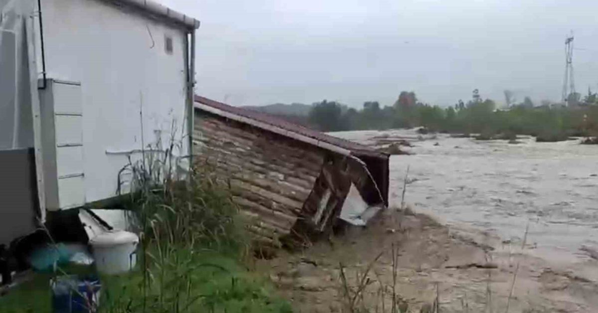 sakaryada sel felaketi 2 koy evi sulara kapilip suruklendi 6xjHreFg.jpg
