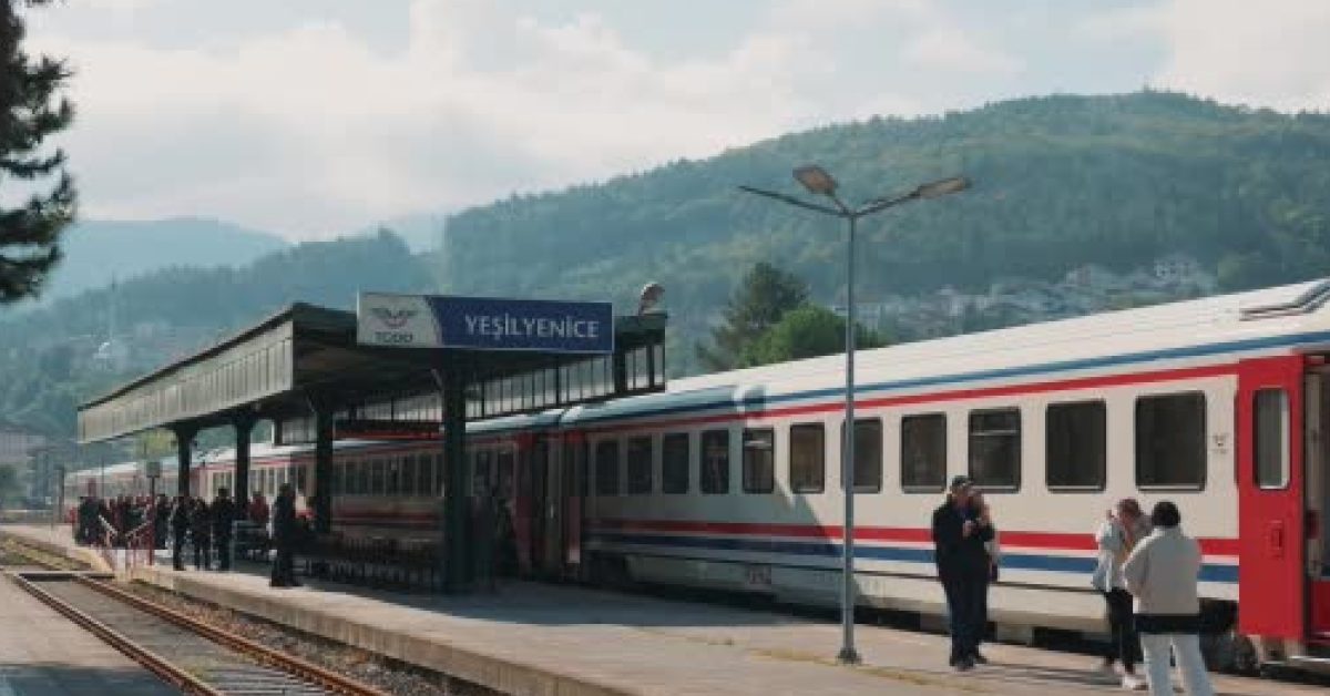 turistik karaelmas ekspresi yolculari yenice manzarasina hayran kaldi IzW8y2g3.jpg