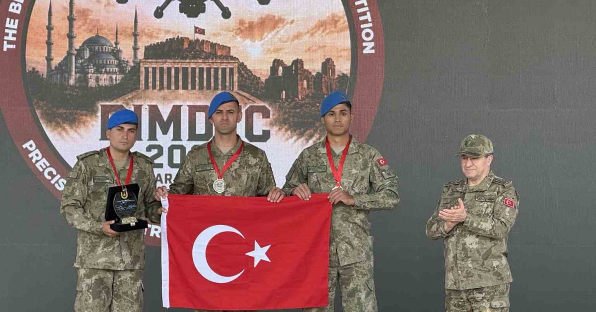 turk askerleri uluslararasi yarismada sampiyon oldu DGU8AXMx.jpg