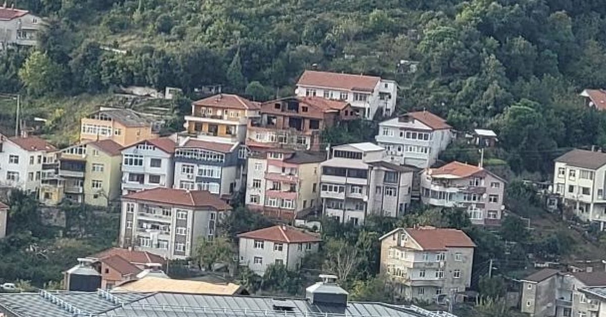 zonguldakta firtina kyk yurdunun catisini ucurdu 4bV7lpWm.jpg