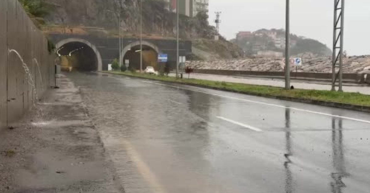 zonguldakta siddetli yagis sonrasi heyelan meydana geldi xv4P1bNQ.jpg